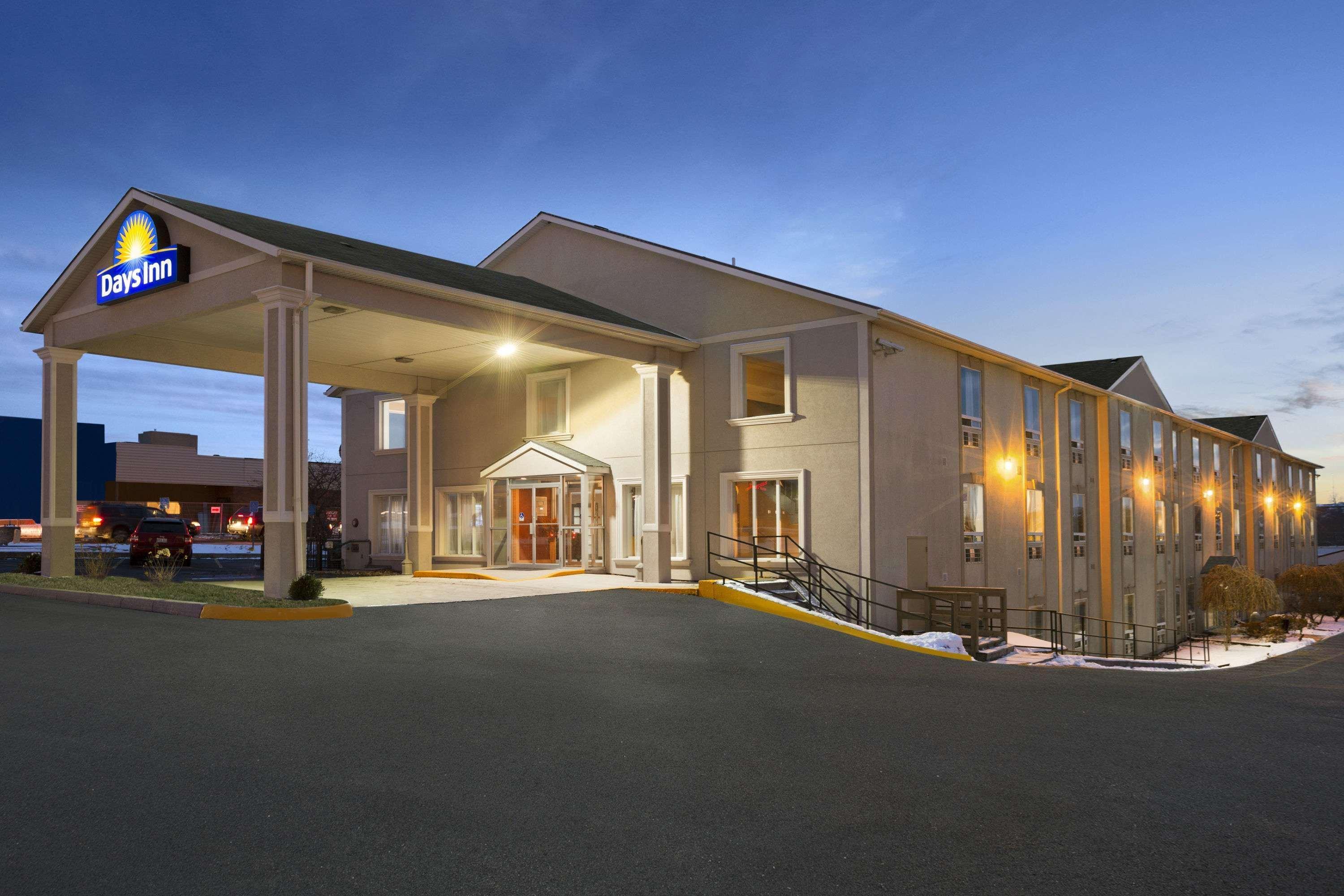 Days Inn By Wyndham Woodstock Exterior foto
