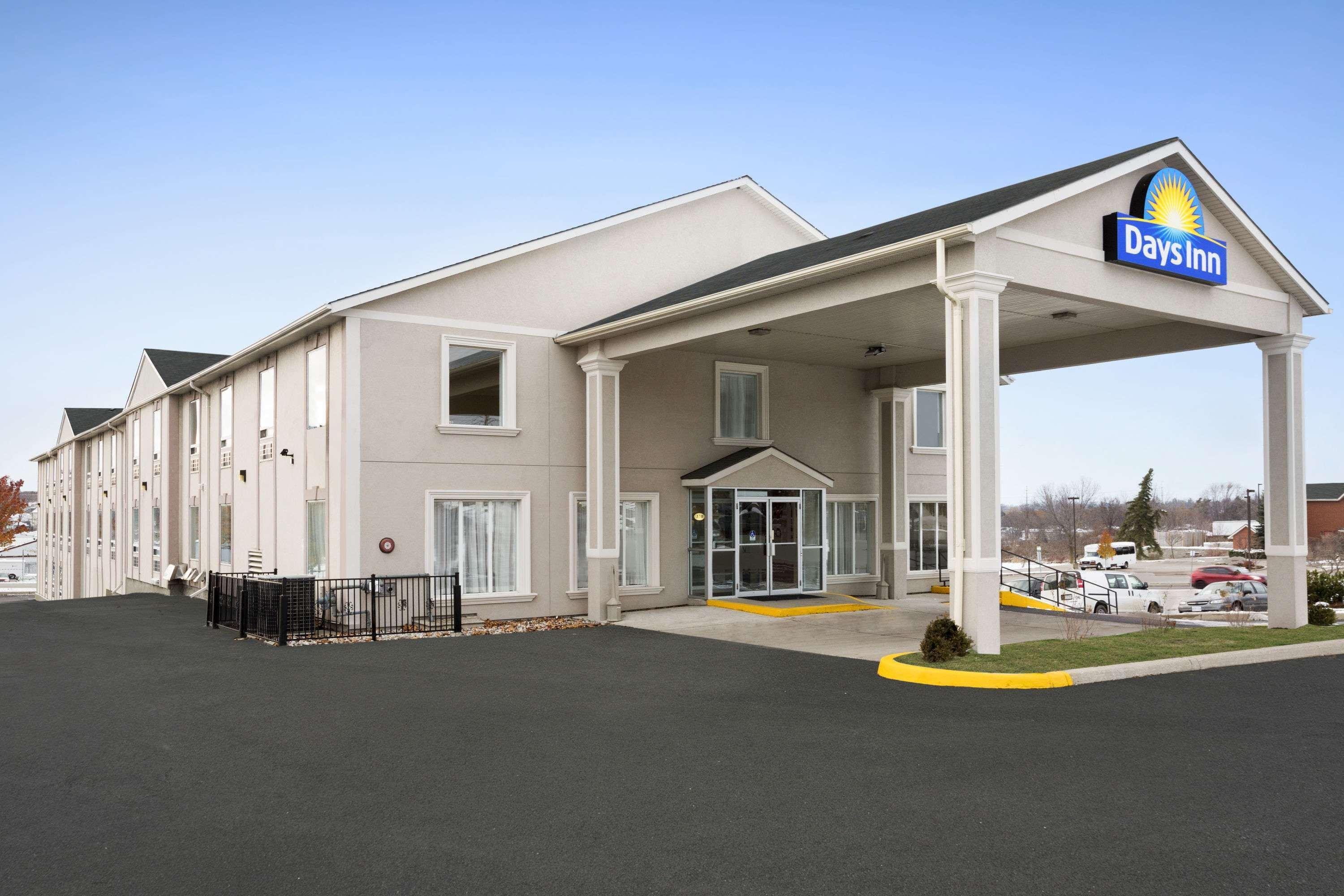 Days Inn By Wyndham Woodstock Exterior foto